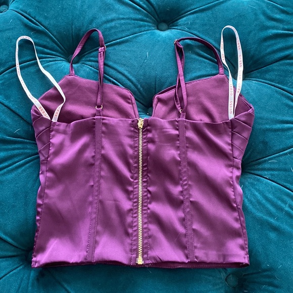 Brand new women’s guess top - Picture 2 of 3